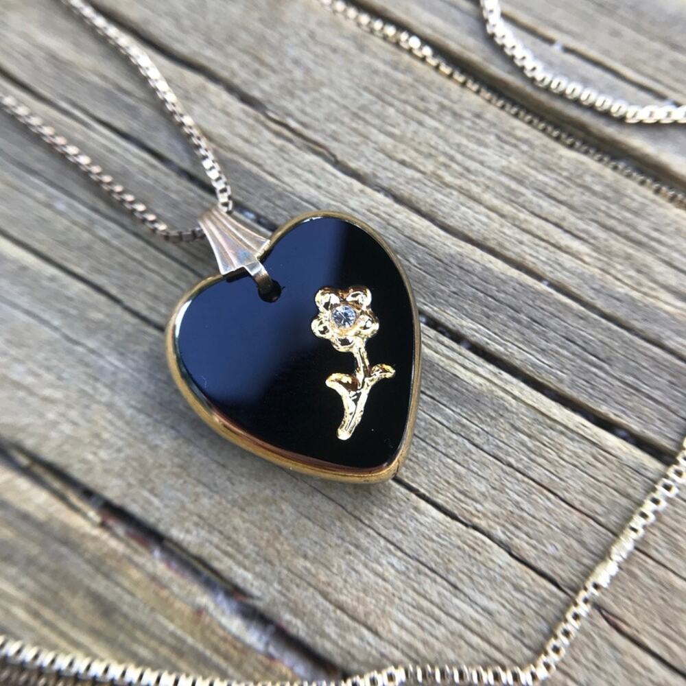 Dainty black glass etched flower heart pendant necklace